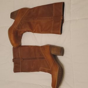 Timberland brown waterproof genuine leather boots for women. Size 8.5